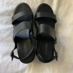 90’S PLATFORM HEELS